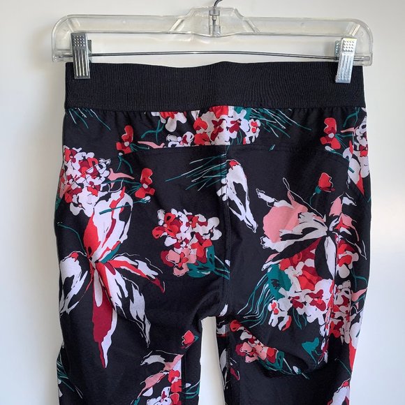 ATHLETA Derek Lam IOC Lily Chelsea Black Floral Crop Legging Size Small - Picture 5 of 7